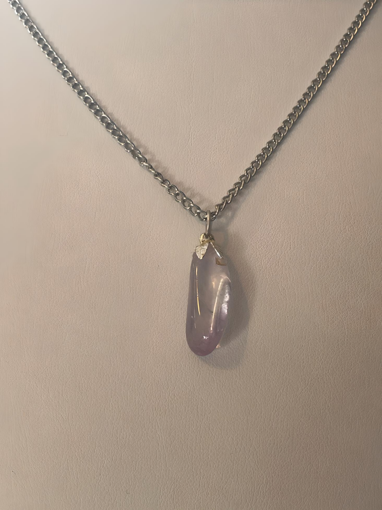 AMTH0009 Lavendar Amethyst Pendant on Silver Chain