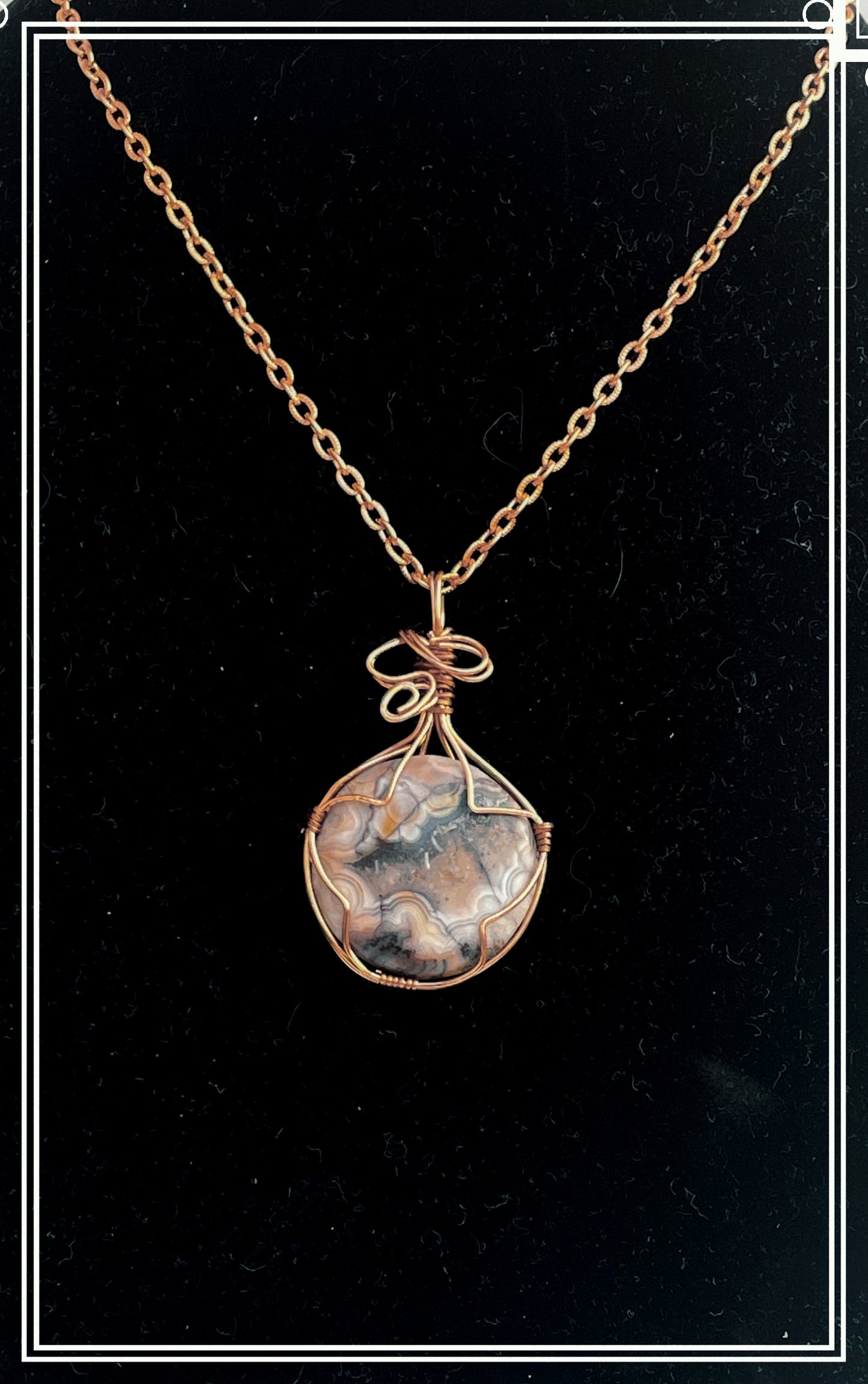 CL0001 Pendant of Crazy Lace Agate Stone Wrapped in Gold-colord Wire, Gold-colored chain