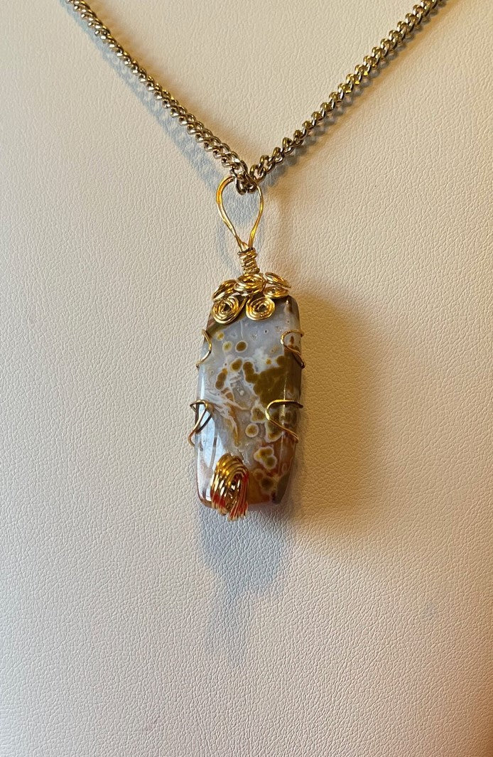 IPW0001 Indonesian Palmwood Agate Pendant, Gold-Colored Wire, Gold-Colored Chain