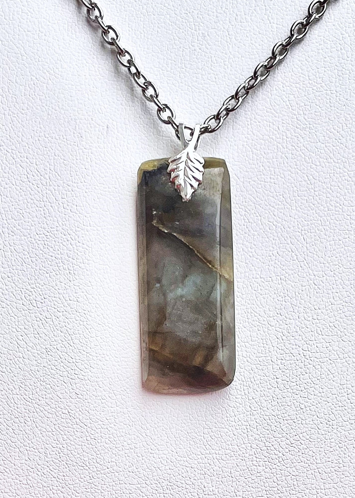 LAB0002 Labradorite Pendant on Silver Chain