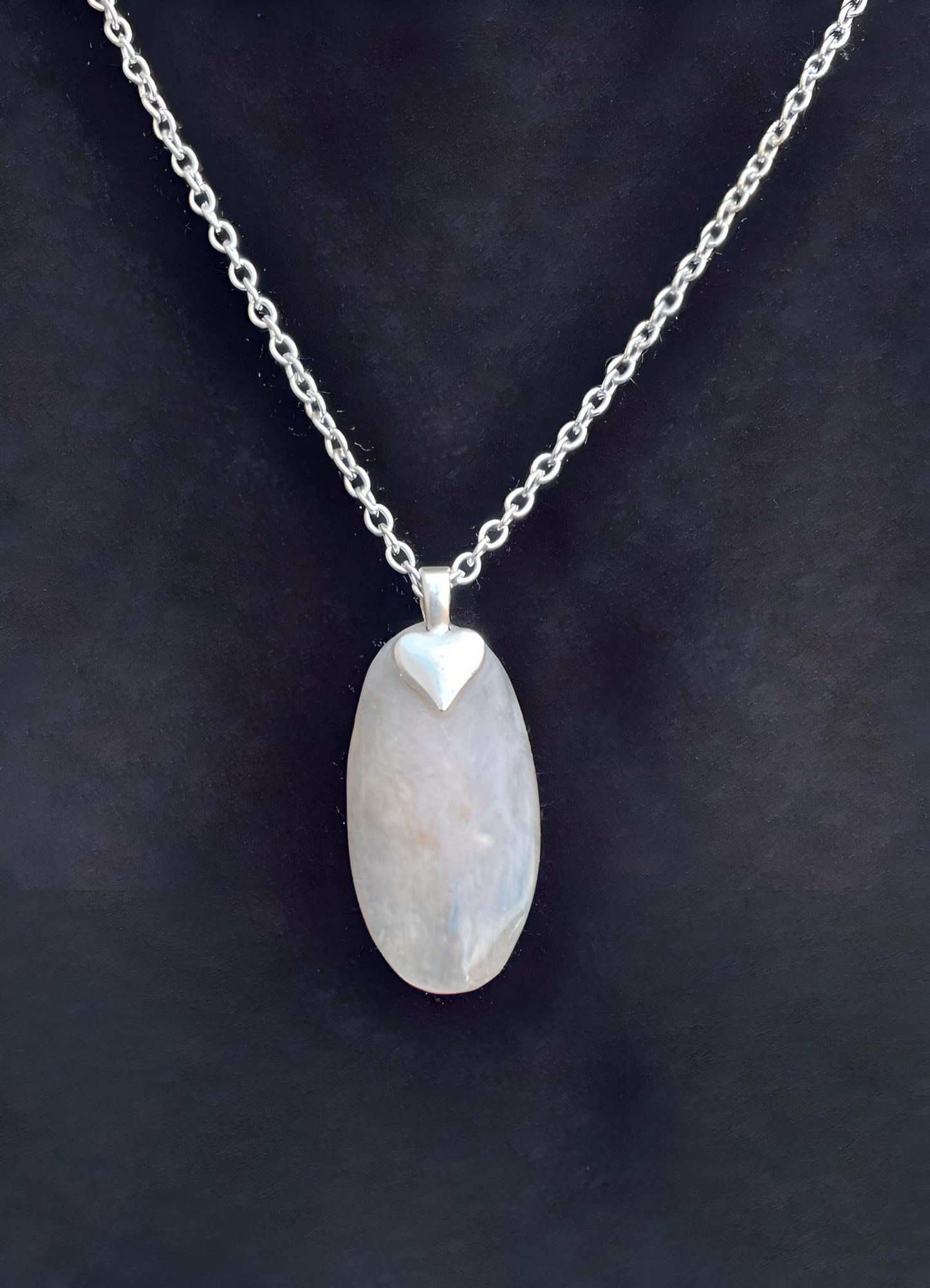 MAG0004 Oval Moss Agate Pendant, Silver Chain