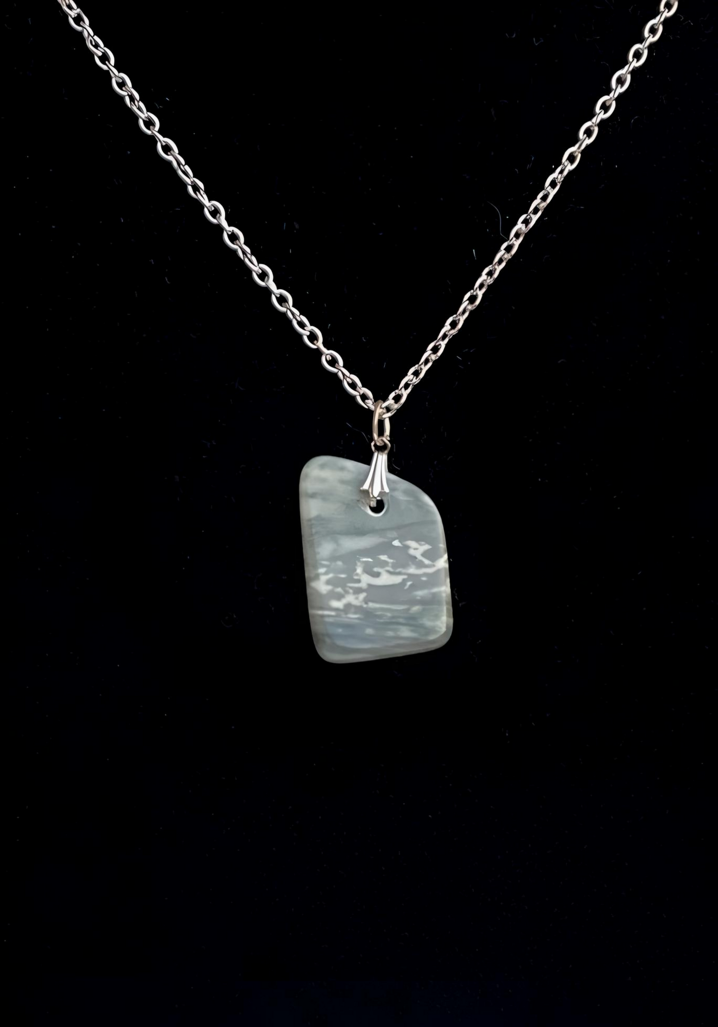 SRQ0002 Green Serpentine In Quartz Pendant, Silver Chain